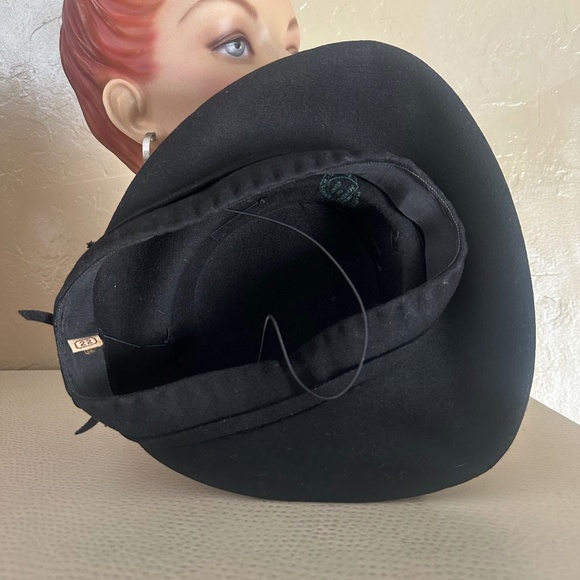 MODISH 1940S\' BLACK FELT HAT WITH LARGE RED SUEDE BOW + BLACK BEADS main image 5